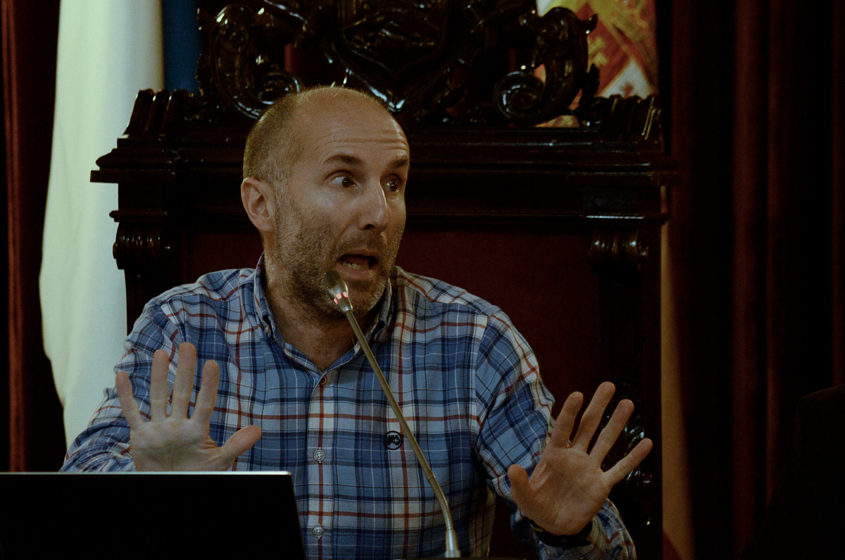 Archivo - El alcalde de Ourense, Gonzalo Pérez Jácome, interviene durante un pleno en el Concello de Ourense, a 13 de enero de 2023, en Ourense, Galicia (España). El pleno de la corporación del Co