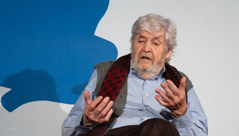 Archivo - El que fuera dirigente histórico del BNG, Xosé Manuel Beiras, durante un acto de campaña del BNG, en el Hotel Compostela, a 9 de febrero de 2024, en Santiago de Compostela.
