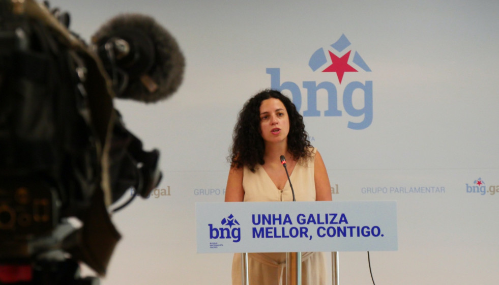 La portavoz de Feminismo e Igualdade del BNG en el Parlamento, Noa Presas, en rueda de prensa.