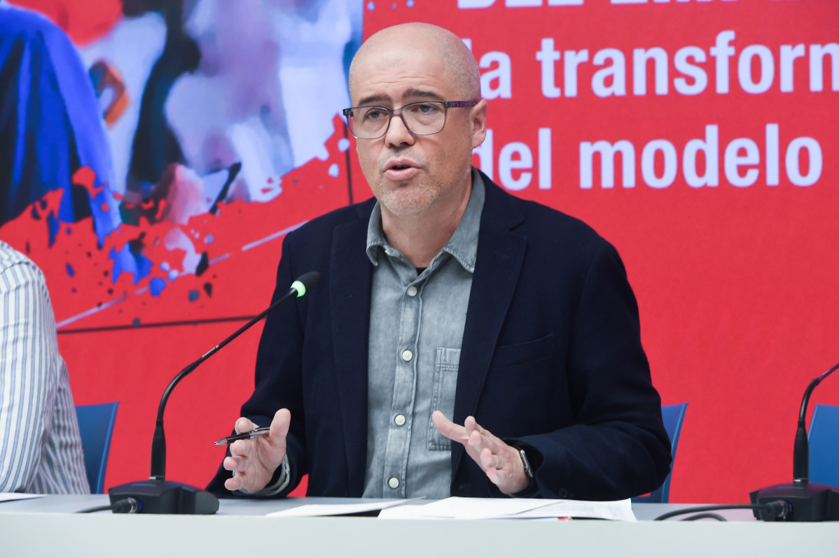 El secretario general de CCOO, Unai Sordo, durante la presentación del documento ‘Las mejoras del empleo avanzan la transformación del modelo productivo’, en la sede de CCOO, a 29 de febrero de 