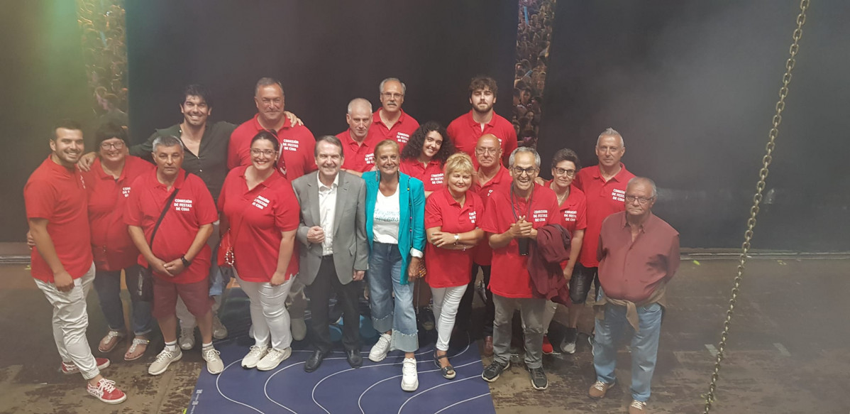 Caballero y la comisiu00f3n de Festas de Coia en 2023