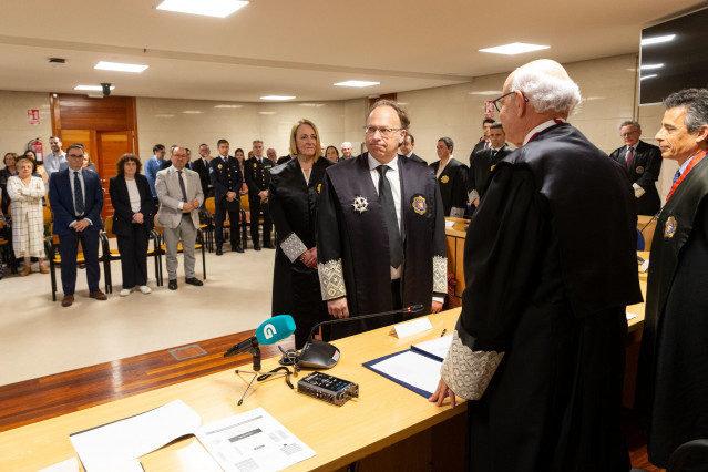 Archivo - O director xeral de Xustiza, José Tronchoni, asistirá á toma de posesión de Antonio Roma Valdés como fiscal xefe da área de Santiago de Compostela.   foto xoán crespo