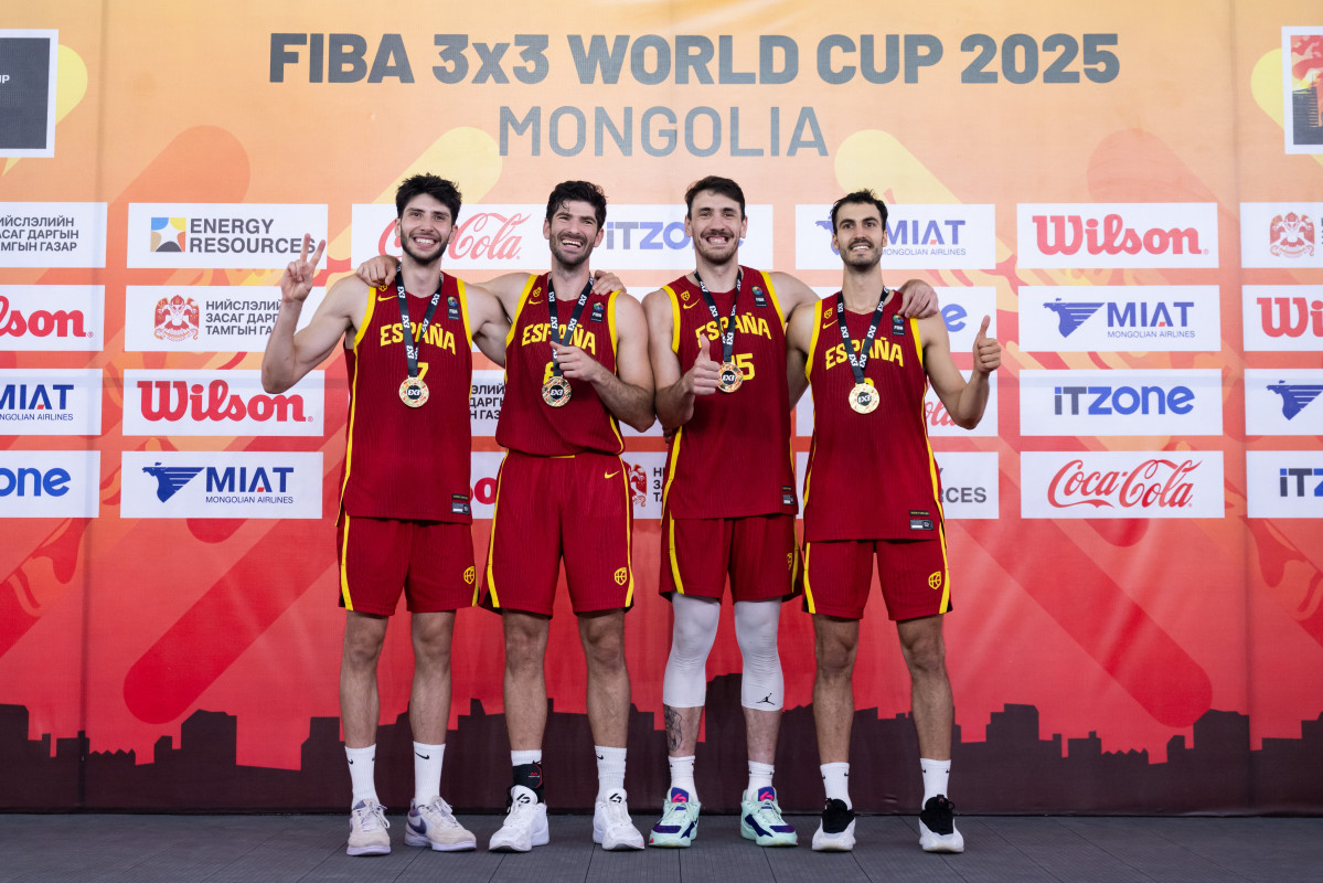 El equipo espau00f1ol de baloncesto 3x3 celebra su triunfo en el mundial