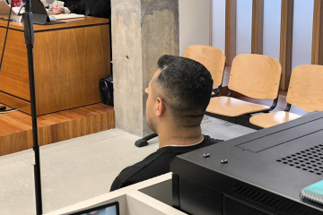 Un acusado de agresión sexual en el juicio celebrado el 3 de junio de 2025 en Vigo. La acusación particular pedía 4 años de prisión, y la Fiscalía pedía sobreseimiento, al no ver acreditado el