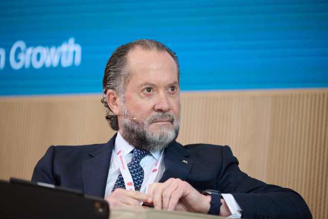 El presidente del Deportivo y de Abanca, Juan Carlos Escotet, en el Encuentro del Sector Bancario organizado por IESE en Madrid.