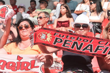 Mujeres hincha del Penafiel en una imagen de su X