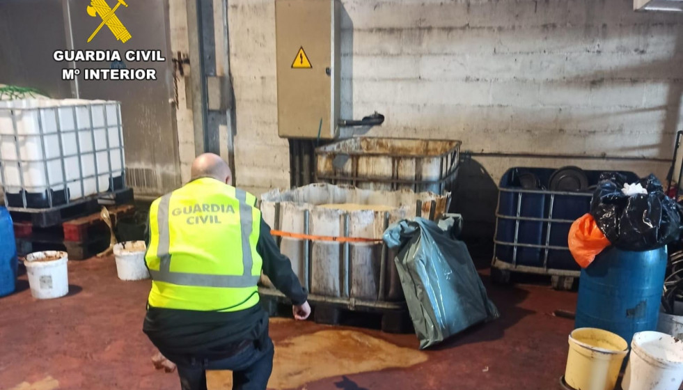 Aceite de cocina intervenido en naves de Ourense