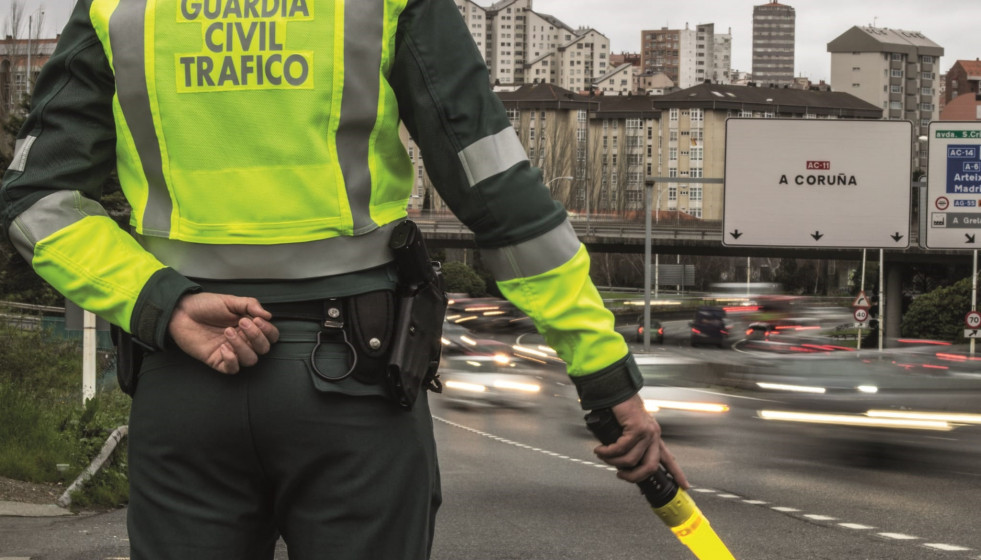 Archivo - Control de tráfico de la Guardia Civil.