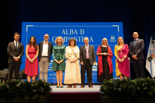 Archivo - Segunda edición del acto institucional del Ayuntamiento de Santiago 'Alba de Compostela', en el Teatro Principal.