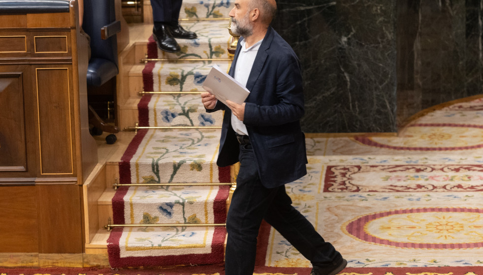 El diputado del BNG Néstor Rego durante un pleno extraordinario, en el Congreso de los Diputados, a 9 de julio de 2025, en Madrid (España). Sánchez comparece en un pleno extraordinario para tratar
