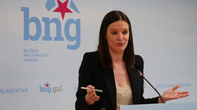 Archivo - La viceportavoz parlamentaria del BNG Olalla Rodil en una rueda de prensa en la Cámara gallega.