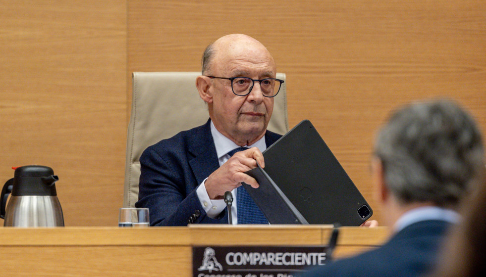 Archivo - El exministro de Hacienda y Función Pública Cristóbal Ricardo Montoro comparece ante la comisión de Investigación sobre la denominada ‘Operación Cataluña’, en el Congreso de los D