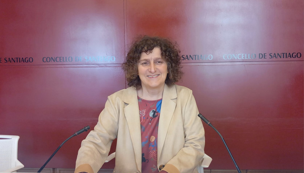 Archivo - La alcaldesa de Santiago de Compostela, Goretti Sanmartín, en una rueda de prensa