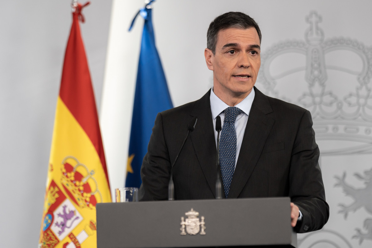 Archivo - El presidente del Gobierno, Pedro Sánchez, durante una rueda de prensa posterior a las reuniones con los representantes de los grupos parlamentarios, en La Moncloa, a 13 de marzo de 2025, e