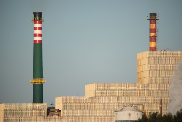 Archivo - El complejo industrial de Ence en la Ría de Pontevedra, a 7 de febrero de 2023, en Pontevedra, Galicia (España). La sección quinta de la Sala de lo Contencioso-Administrativo del Tribunal Supremo ha estimado los recursos presentados por Ence y o