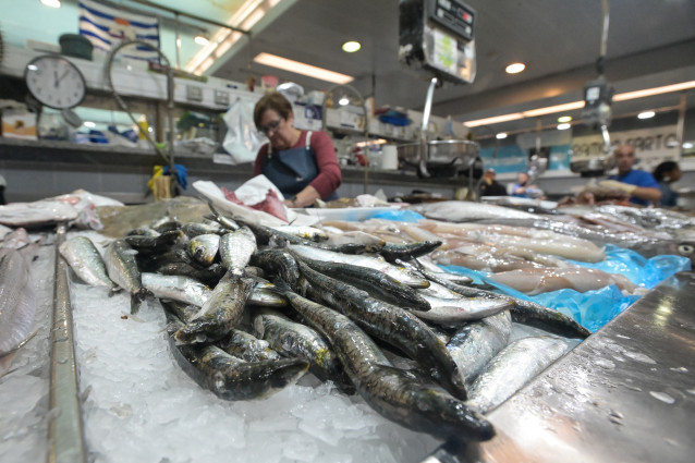 Archivo - Sardinas en las pescaderías de la Praza de Lugo, a 22 de junio de 2023, en A Coruña, Galicia (España). El kilo de sardina ha alcanzado en la mañana de hoy un precio de unos ocho euros en las pescaderías de la Praza de Lugo, en A Coruña, el día a