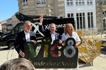Rivas, Caballero y Silva en el inicio del montaje de las luces de Navidad de Vigo.