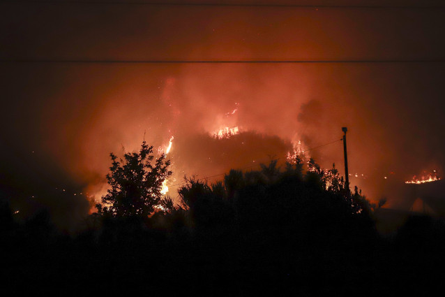 Vista del incendio, a 30 de julio de 2025, en A Cañiza, Pontevedra, Galicia.