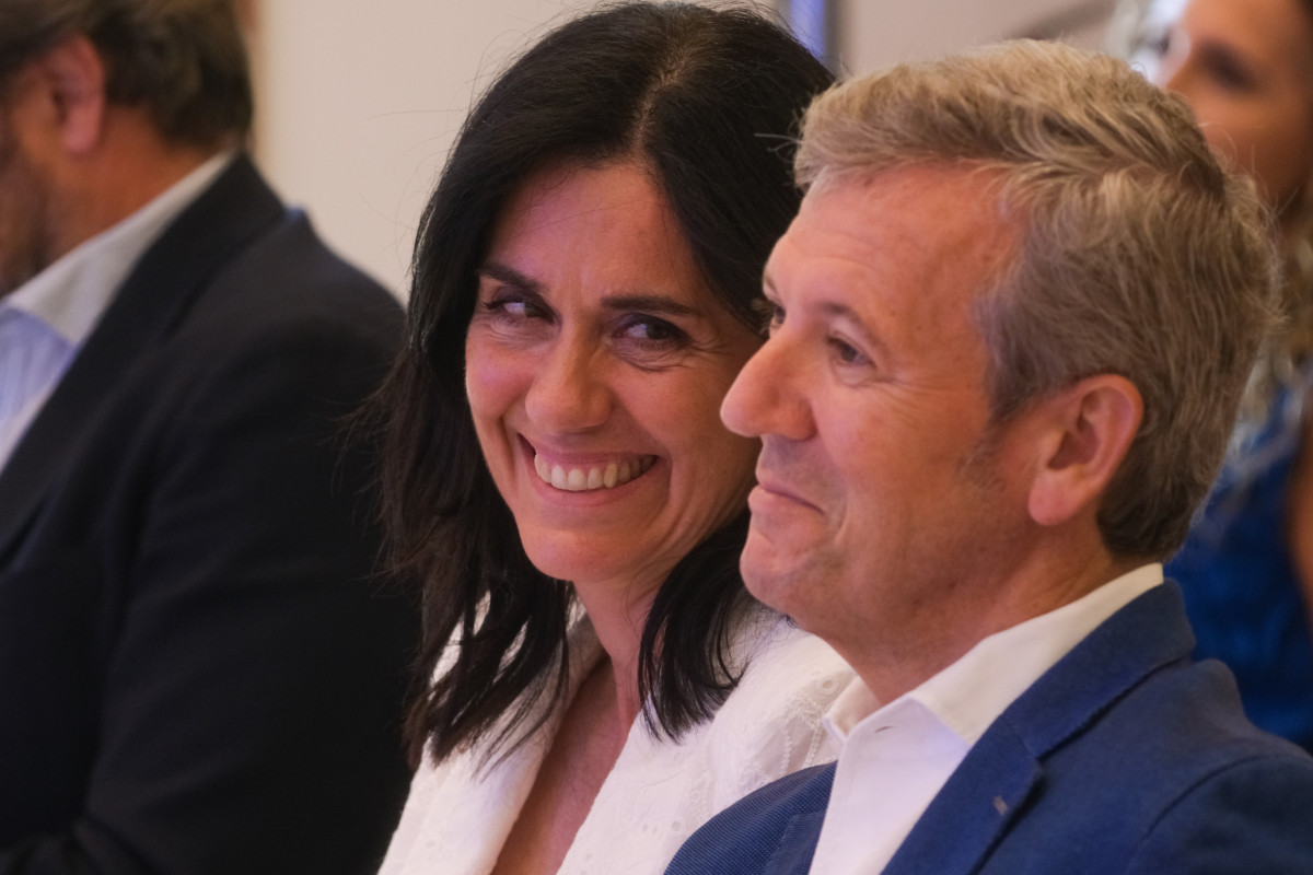 (I-D) La secretaria general del PP de Galicia, Paula Prado, y el presidente del PP de Galicia y presidente de la Xunta, Alfonso Rueda, durante la reunión de la junta directiva del PP de Galicia, en e