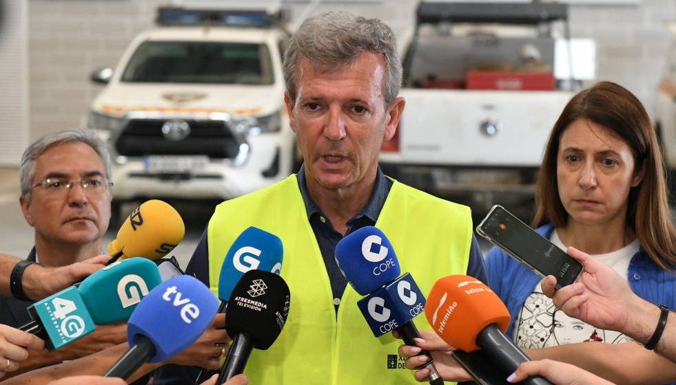 Rueda atiende a los medios.