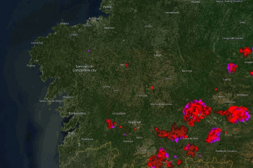 Mapa de incendios forestales registrados en Galicia, según el sistema de información europeo Copernicus, a 18 de agosto de 2025.