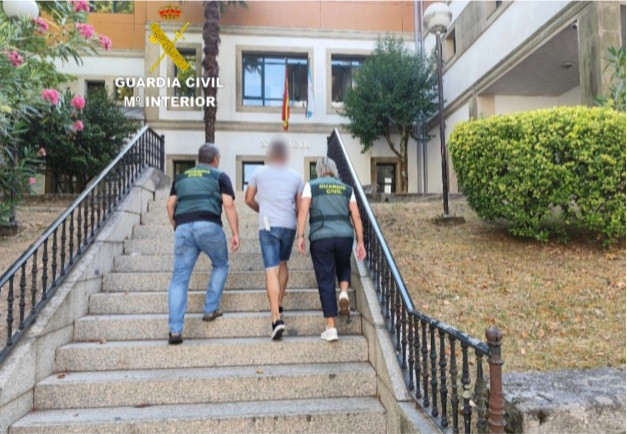 La Guardia Civil detiene a un vecino de Paradanta (Pontevedra) por un delito contra la libertad y la indemnidad sexual.