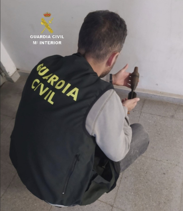 Localizada una granada de mortero de la Guerra Civil en un domicilio de A Estrada (Pontevedra) durante unas tareas de limpieza.