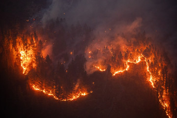 Avance del fuego, a 26 de agosto de 2025, en Cañones del Sil, Lugo, Galicia (España).