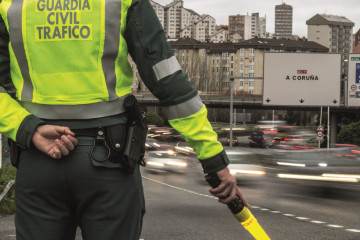 Archivo - Control de tráfico de la Guardia Civil.