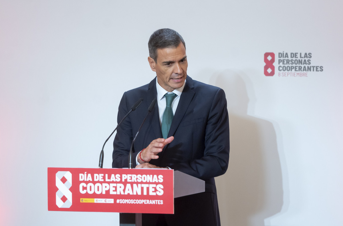 El presidente del Gobierno, Pedro Sánchez, interviene durante el acto de la Agencia Española de Cooperación Internacional con motivo del Día de las personas cooperantes, a 8 de septiembre de 2025, en Madrid (España).