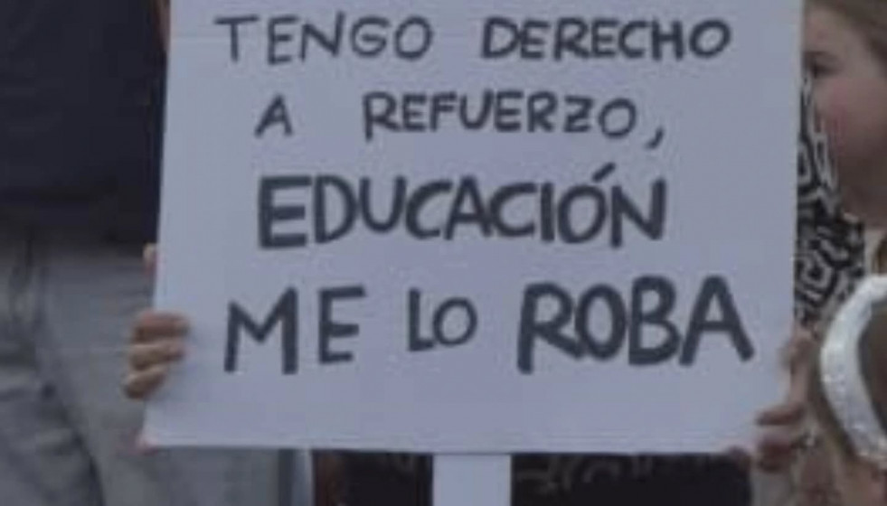 Protesta en el CEIP Mestre Martínez Alonso de Mos en una foto del Facebook de Atención Selectiva