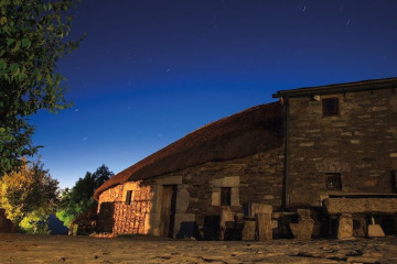 Cielo estrellado en Os Ancares en una foto de la guía