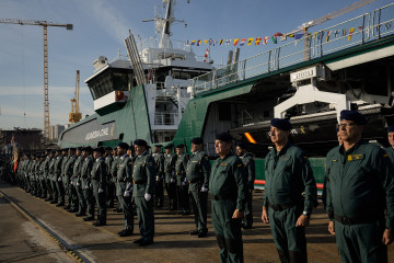 Agentes de la Guardia Civil durante la entrega del buque oceánico de la Guardia Civil 'Duque de Ahumada'.