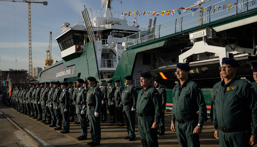 Agentes de la Guardia Civil durante la entrega del buque oceánico de la Guardia Civil 'Duque de Ahumada'.