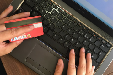 Comprando en internet con tarjeta desde un portátil