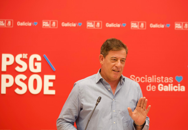 Archivo - El secretario xeral del PSdeG, José Ramón Gómez Besteiro, en rueda de prensa.