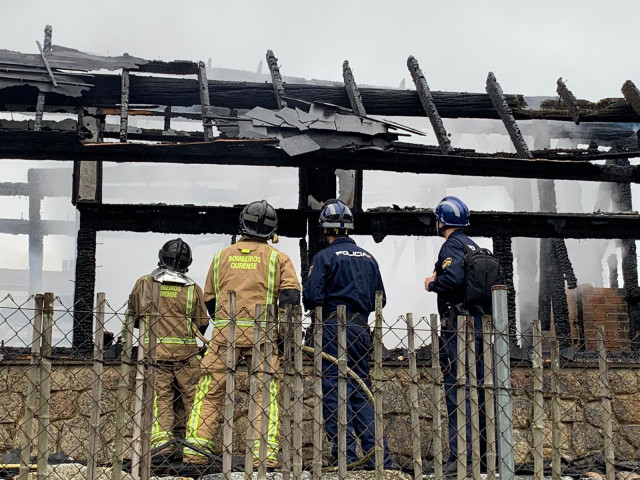 Archivo - Incendio en las termas de A Chavasqueira en Ourense, Galicia, España