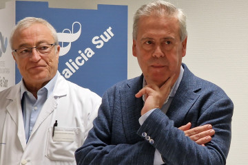 El gerente del Área Sanitaria de Vigo, Javier Puente, junto al conselleiro de Sanidade, Antonio Gómez Caamaño, esta mañana en Vigo.