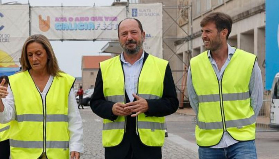 El director de Turismo de Galicia en el centro y el organizador del Galicia Fest a su izquierda en una imagen de la Xunta
