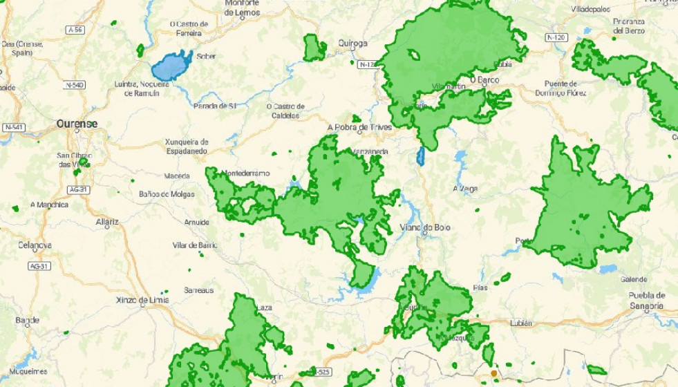 Áreas quemadas en el Ourense y el suroeste de Lugo en la temporada de incencidos según el satélite Modis Sentinel 2 de Copernicus, en azul los fuegos más recietesm cini ek qye afectó a la Ribeira
