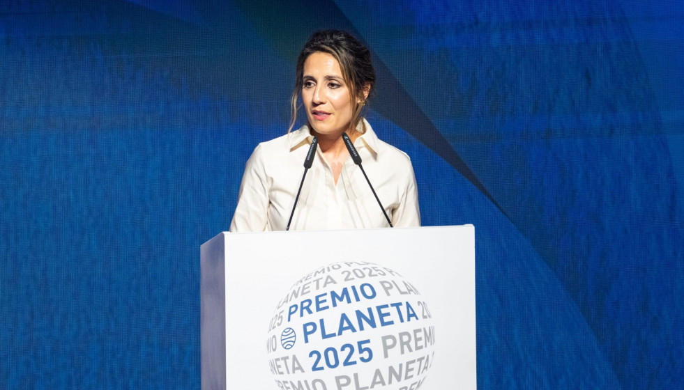 La escritora gallega Ángela Banzas ha quedado finalista del Premio Planeta 2025, con una dotación de 200.000 euros, con la novela 'Cuando el viento hable'.