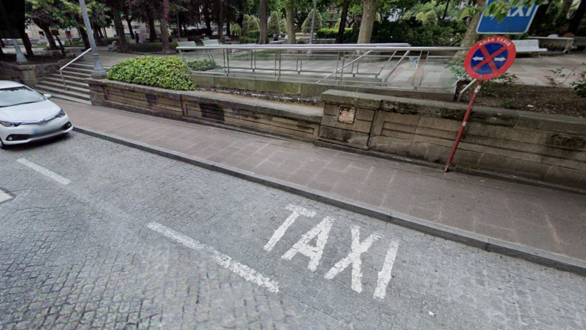 Para de taxis del Parque de San Lu00e1zaro en Ourense en una imagen de Google Street View
