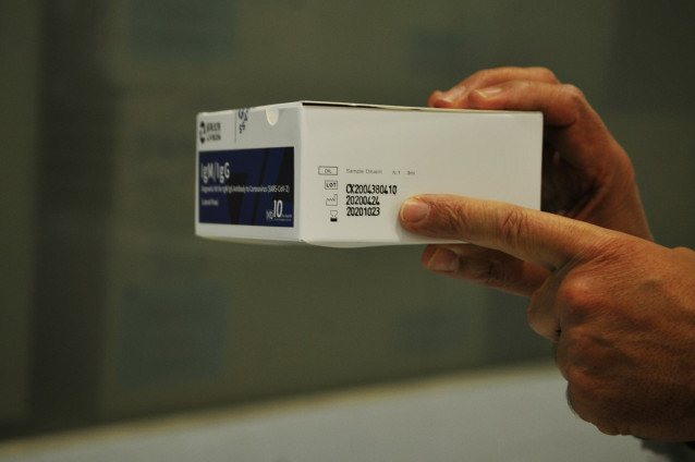Archivo - Caja de componentes de la prueba para realizar tests de cribado del coronavirus en Barbadás, Ourense, Galicia (España), a 19 de octubre de 2020.