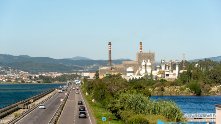 La PO 11 al paso frente a ENCE entre Pontevedra y Maru00edn