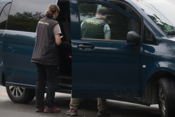 Archivo - Agentes del Equipo contra el Crimen Organizado (ECO) de la Guardia Civil trabajan en un amplio operativo contra el narcotráfico, a 26 de abril de 2023, en Vilagarcía de Arousa, Pontevedra,