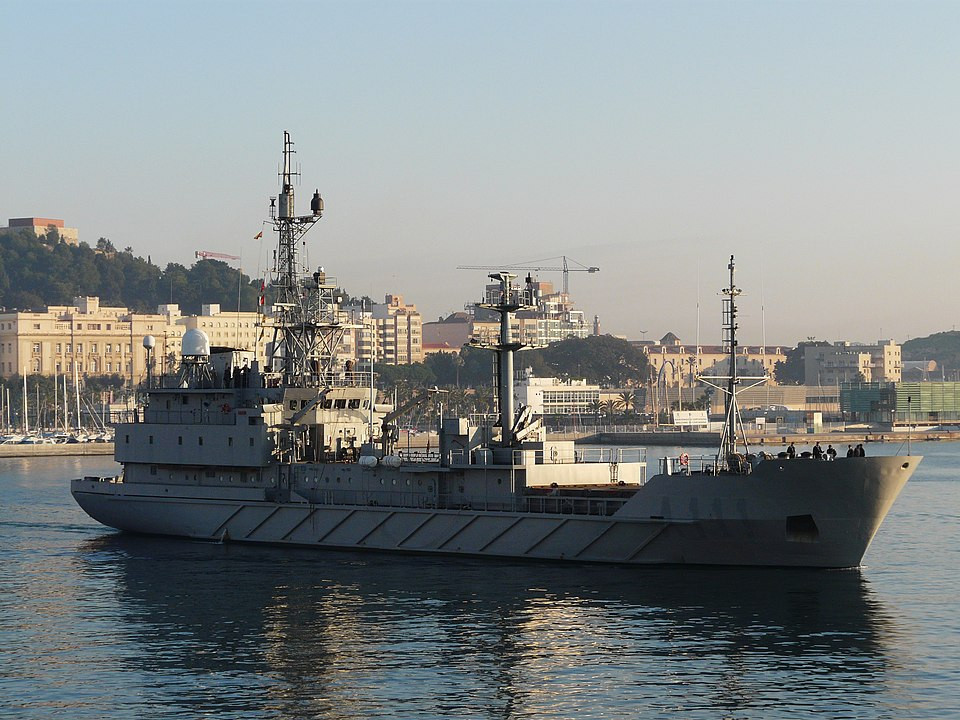 Buque colector de Inteligencia de la Armada Espau00f1ola Alerta (A 111) Por Antonio Galu00e1n Cees, Cartagena , CC BY SA 30