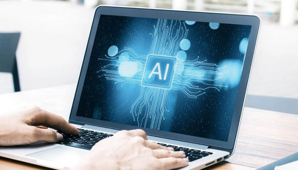 Archivo - Ordenador Portátil con las siglas AI (Inteligencia Artificial).