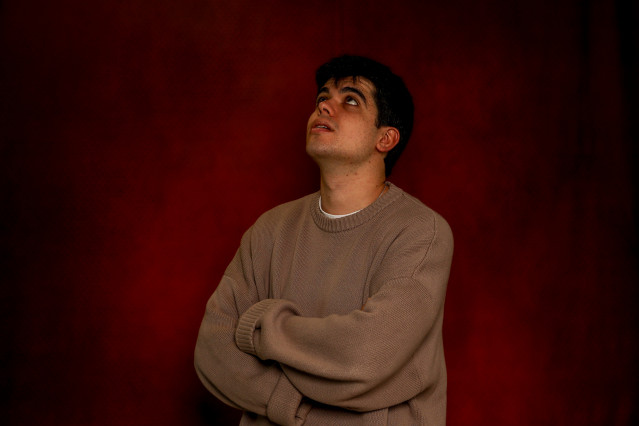 Archivo - El cantante Íñigo Quintero, posa para Europa Press, en The Music Republic, a 19 de abril de 2024, en Madrid (España). Quintero es un joven cantautor de 22 años que en 2023 revolucionó la plataforma digital Tiktok en apenas unas semanas, un fenóm