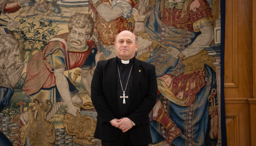 Archivo - El Rey recibe en audiencia al arzobispo de Santiago de Compostela, monseñor Francisco José Prieto Fernández, en el Palacio de la Zarzuela, a 25 de febrero de 2025, en Madrid (España). El