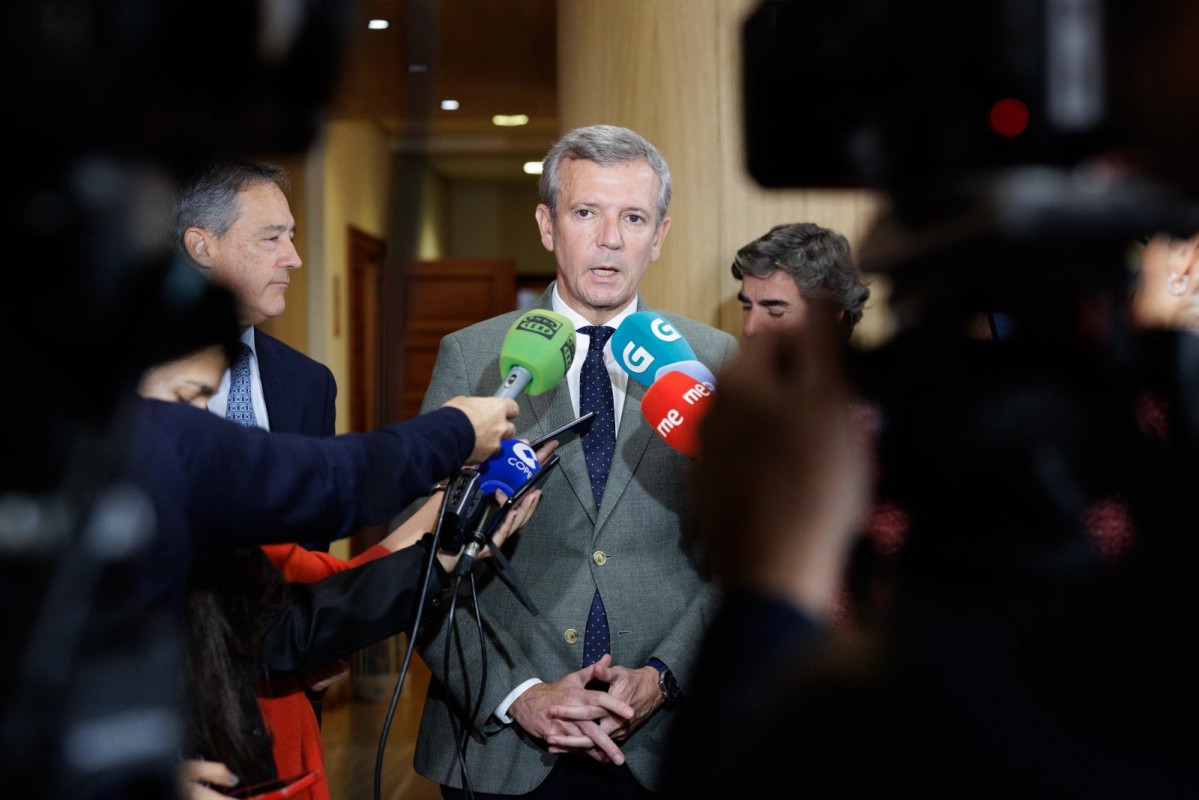 Rueda haciendo declaraciones hoy en el Puerto de A Coruu00f1a